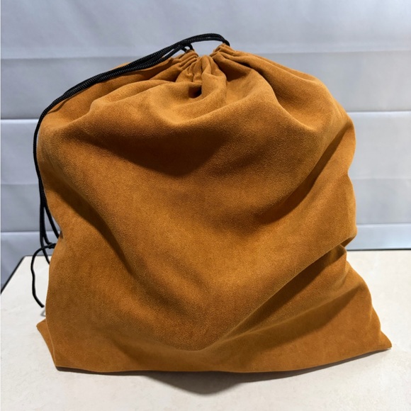 Louis Vuitton Monogram Vernis Crossbody Bag. - Picture 12 of 12